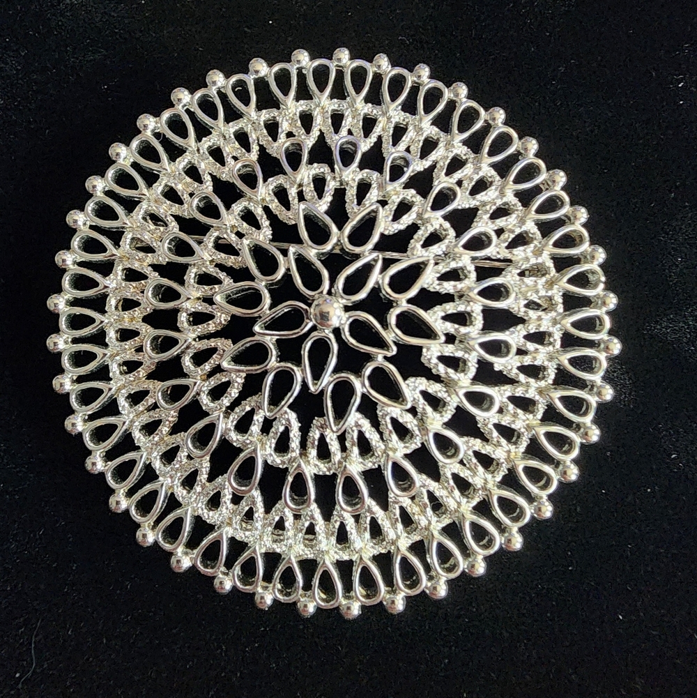 Sarah Coventry Veneitian Silvertone Brooch